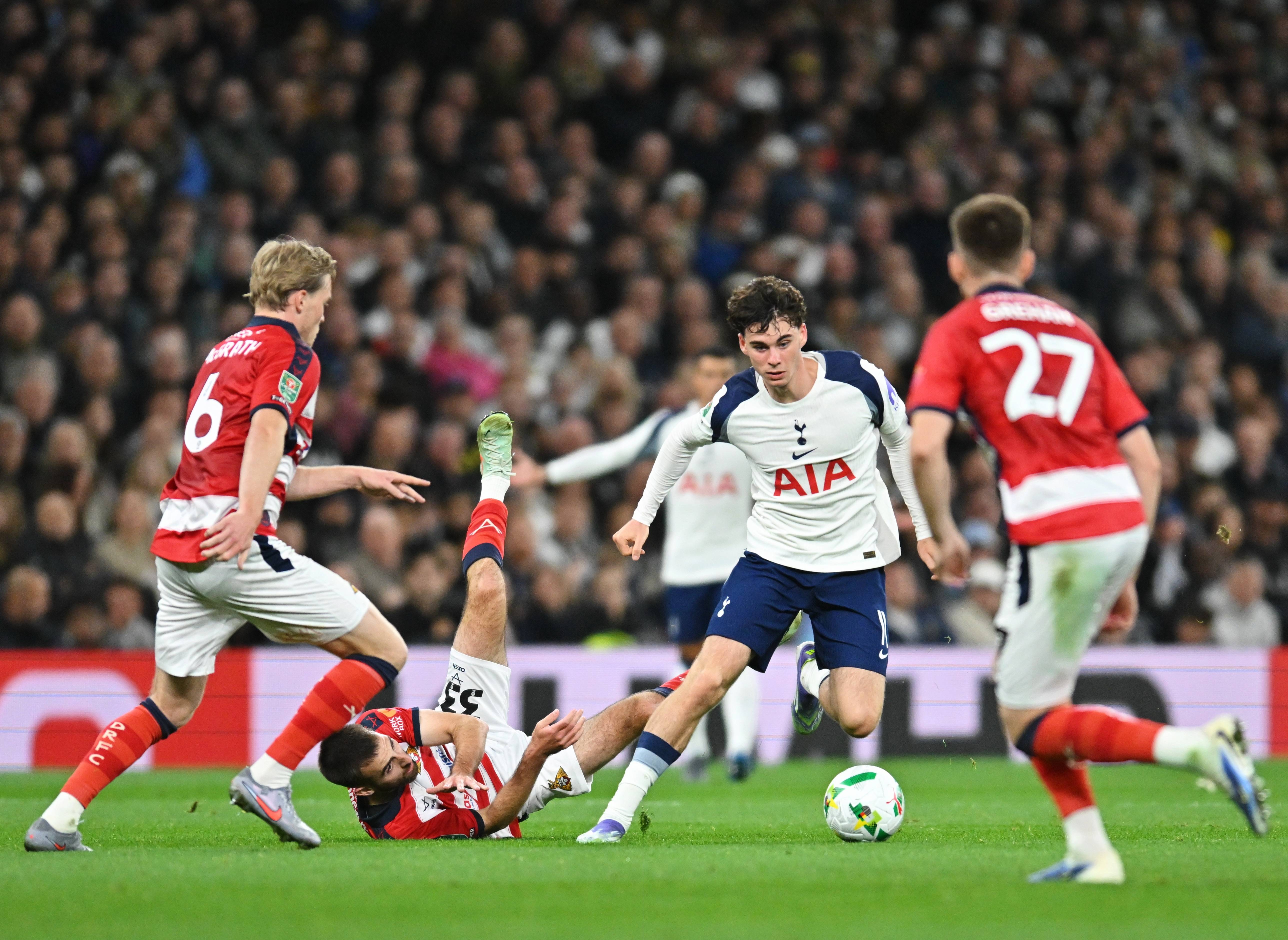 今夜体能课后，斯图加特强势反弹备战欧联，球迷炸锅，阵容厚度经受考验的简单介绍